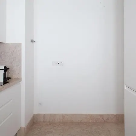 Plum Guide - Lemon Tree Opera Apartamento *