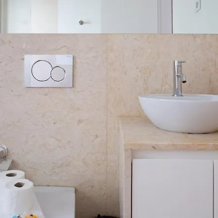 Apartment Plum Guide - Lemon Tree Opera Lisbon