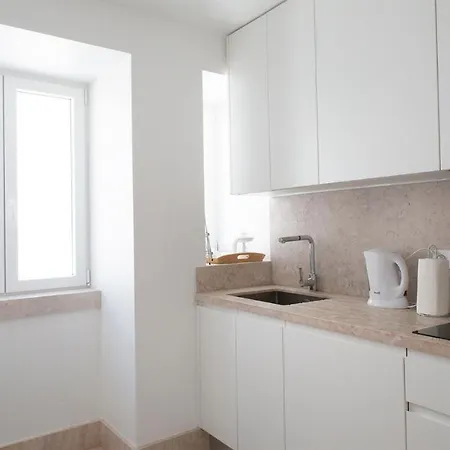 Apartment Plum Guide - Lemon Tree Opera Lisbon