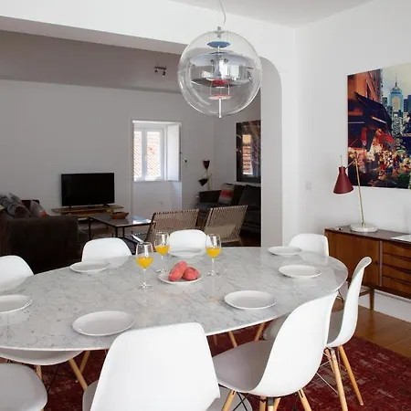 Apartment Plum Guide - Lemon Tree Opera