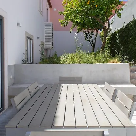 Plum Guide - Lemon Tree Opera Apartment